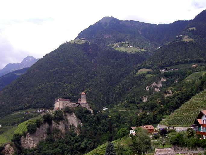 Schloss Tirol unterhalb der Mutspitz