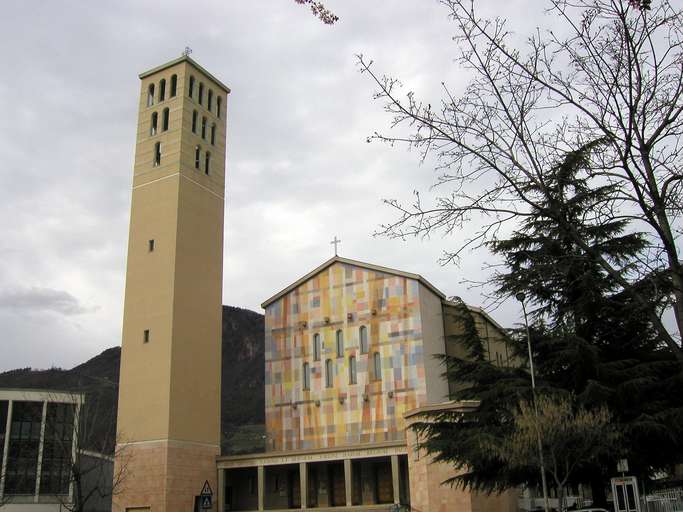 Kirche Königin des Friedens, Bozen