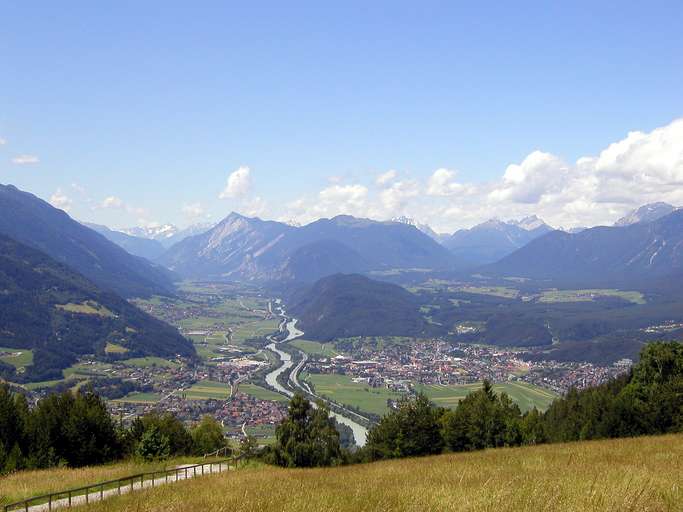 Telfs im Inntal sowie das darüber liegende Mieminger Plateau sind von starkem Zuzug geprägt