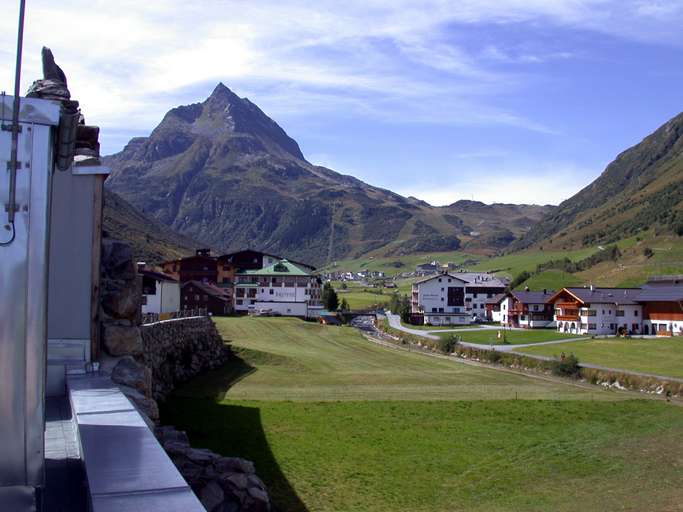 Galtür towards wirl in the west; with the Ballunspitze (2671 m) in the background