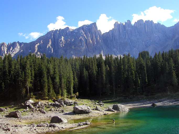 Lago di Carezza con il gruppo del Latemar