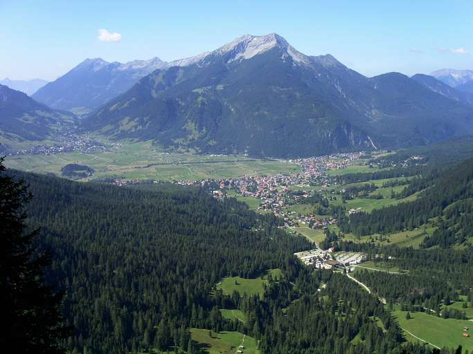 Ehrwalder Becken with Ehrwald, Lermoos in the background