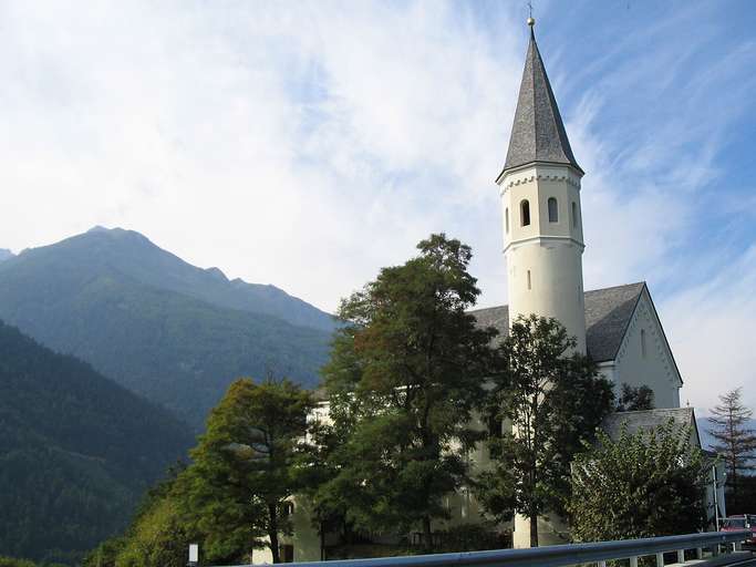 Kirche Maria Lourdes, Laas