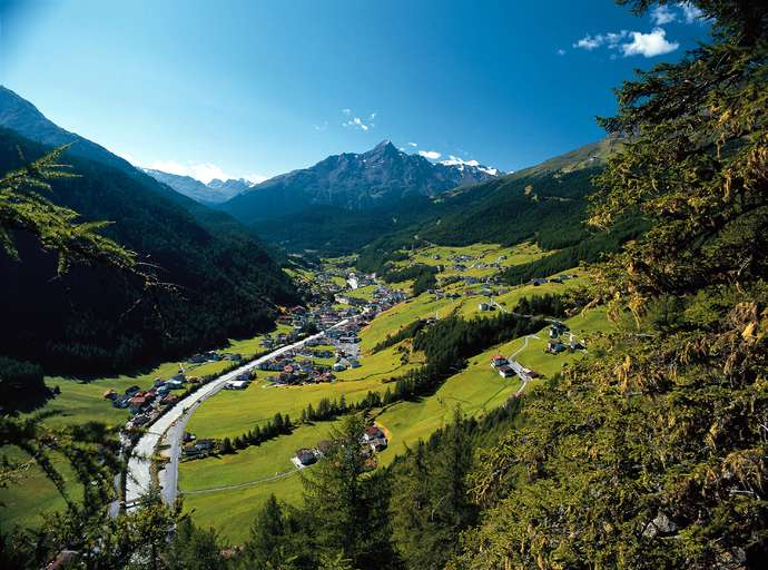 Sölden with Nederkogel (3163m)