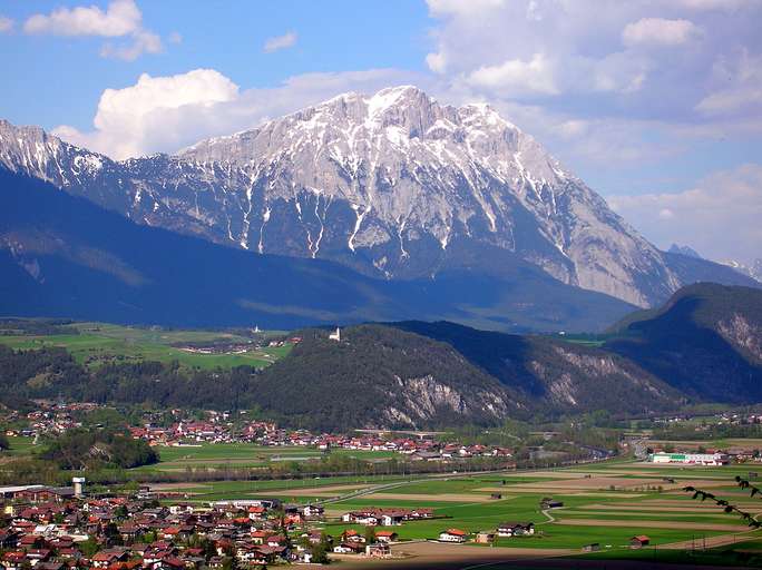 Blick von Silz auf das Mieminger Plateau und die Hohe Munde