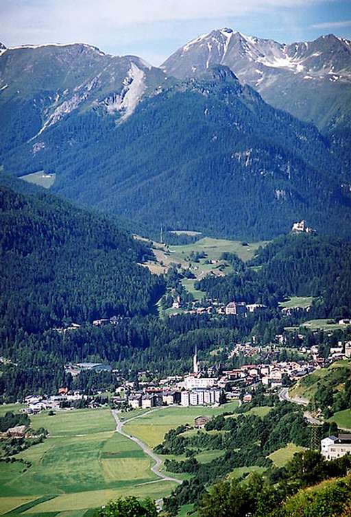 Schuls-Scuol mit Schloss Tarasp