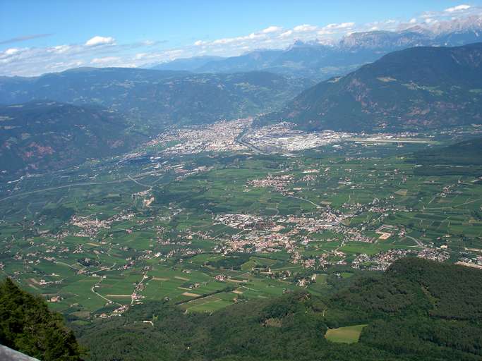 Appiano  e il bacino di Bolzano