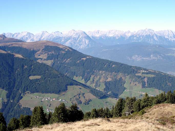 St. Quirin (left) and Rangger Köpfl (1939 m)