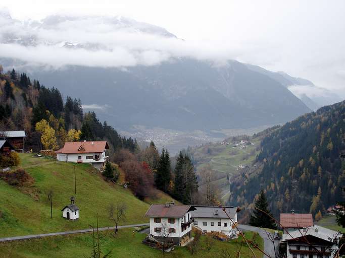 Blick vom Glitterberg in das Tal der Sanna mit Grins