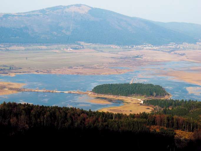 Der See Cerkniško jezero wird im Frühjahr zur größten Polje Europas