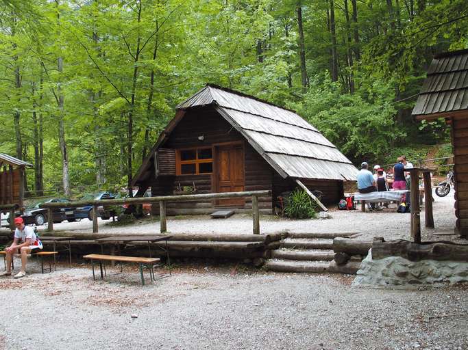 Mountain lodge, Rinka Waterfall