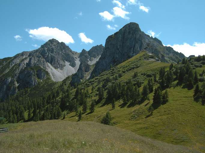 Pfriemeswand (rechts) und Spitzmandl (links) im Saile Bergstock 