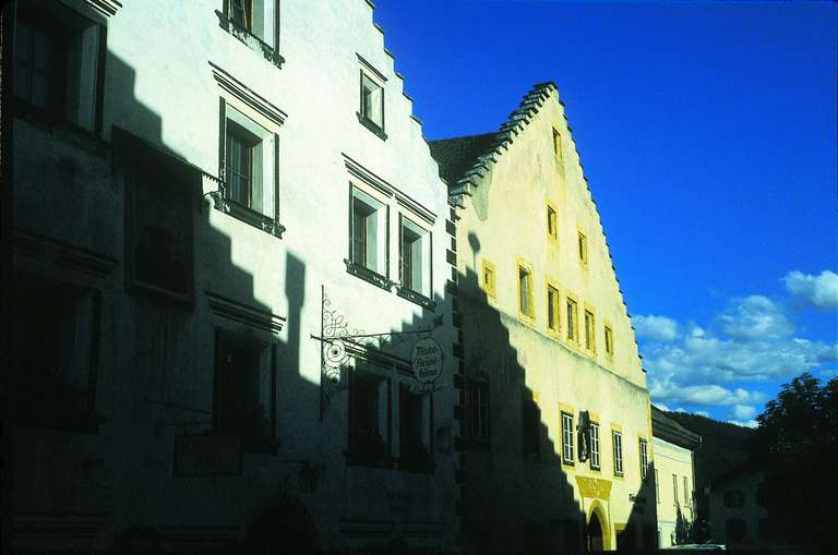 Typische Treppengiebeldächer in Mauterndorf