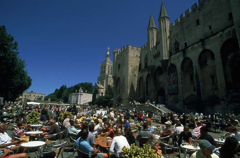 Dehors del Palais des Papes, Avignon