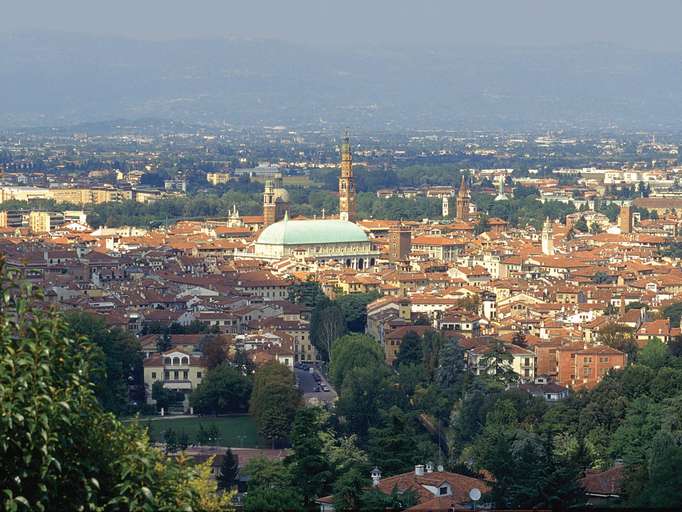 Vicenza mit der Basilica Palladiana (ab 12.Jh.)