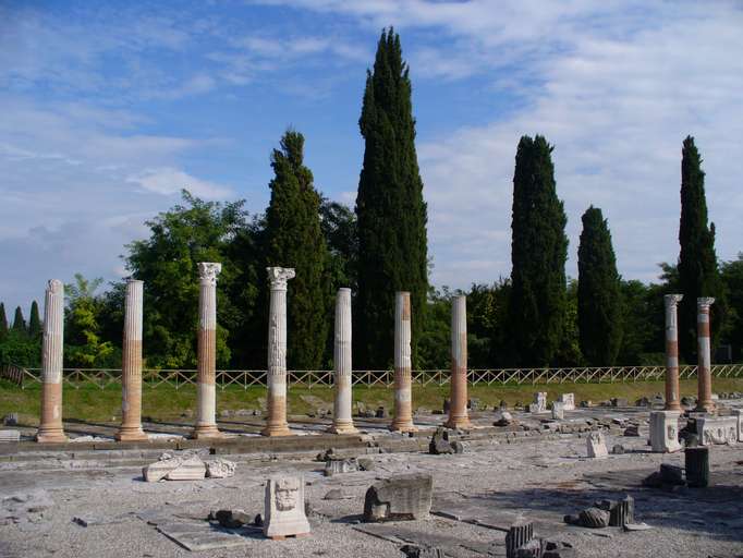 Aquilea, forum