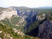 Verdonschlucht, mit 21km Länge und bis zu 700m Tiefe eine der imposantesten Schluchten der Alpen (Bild: Pixelio.de)