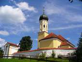 Sankt Georg in Bichl, eine der schönsten Dorfkirchen Oberbayerns (Bild: Lars Keller)