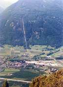 Laas; im Hintergrund die Standseilbahn  der Laaser Marmorbahn (Bild: Niedermayr-Loose)