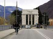 Foto: Siegesdenkmal, Bozen (Tirol  Atlas)