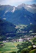 Schuls-Scuol mit Schloss Tarasp (Bild: Roland Zumbühl, Arlesheim (CH))